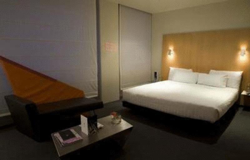 Adelphi Hotel Melbourne Pokój zdjęcie A room at the Standard East Village