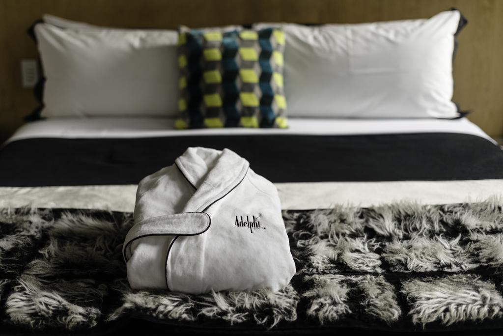 Adelphi Hotel Melbourne Zewnętrze zdjęcie A bathrobe on a bed