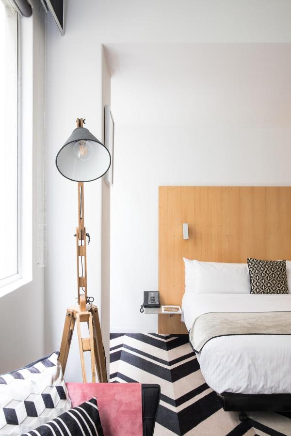 Adelphi Hotel Melbourne Zewnętrze zdjęcie A floor lamp